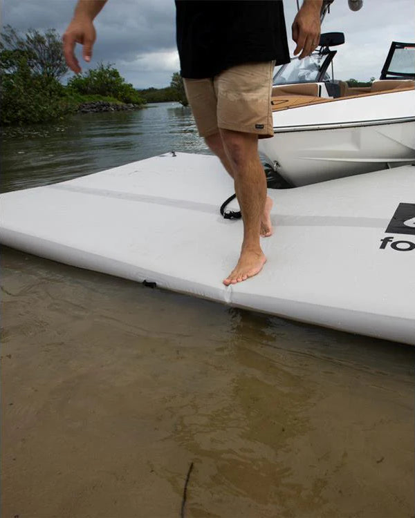 Follow Follow Dock - Front, detail