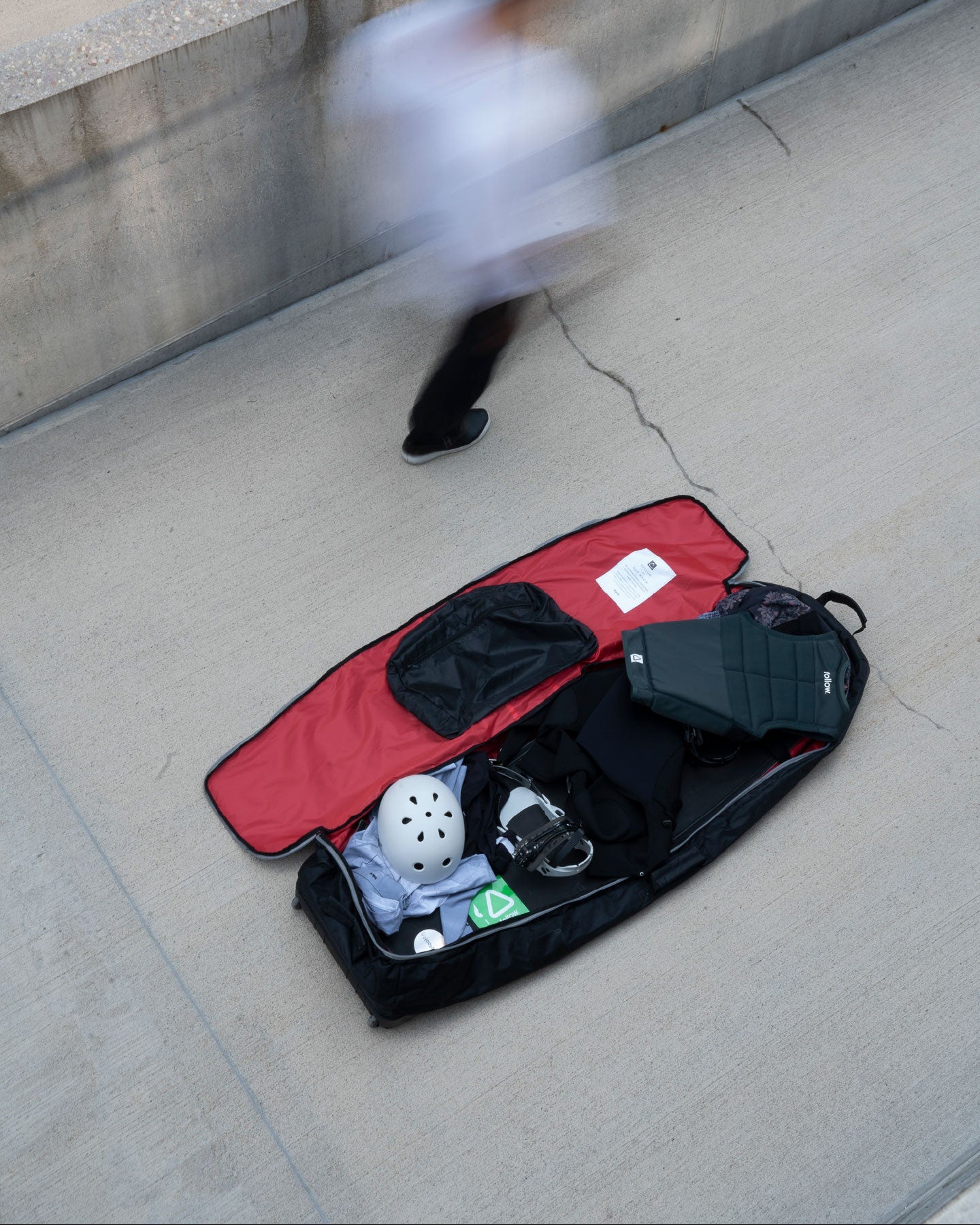 Follow Wake Travel Bag - Black - Lifestyle 3