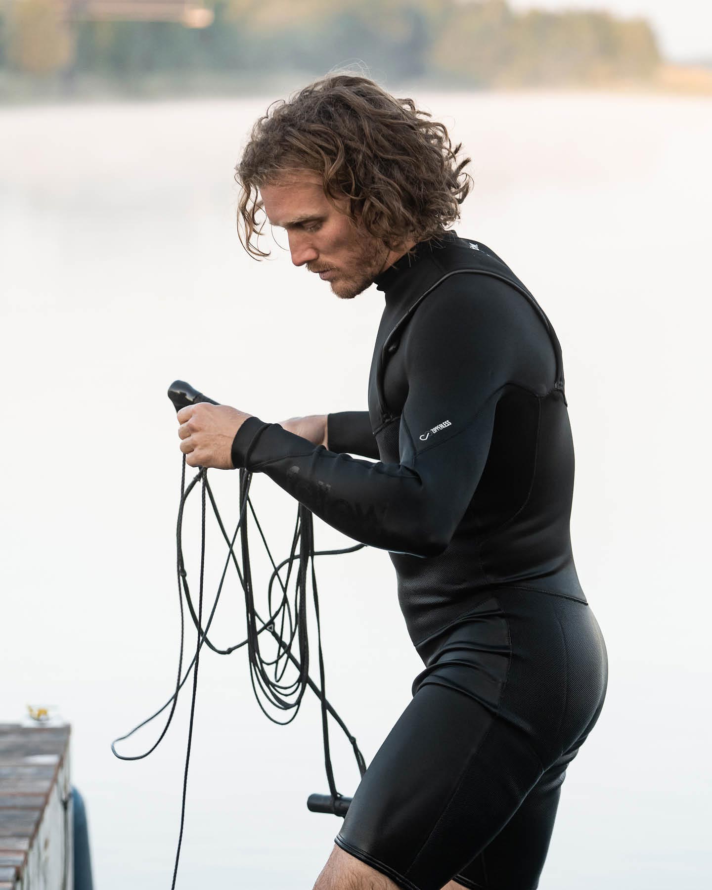 Follow Zipperless Pro 3/2mm - Black - Lifestyle 7