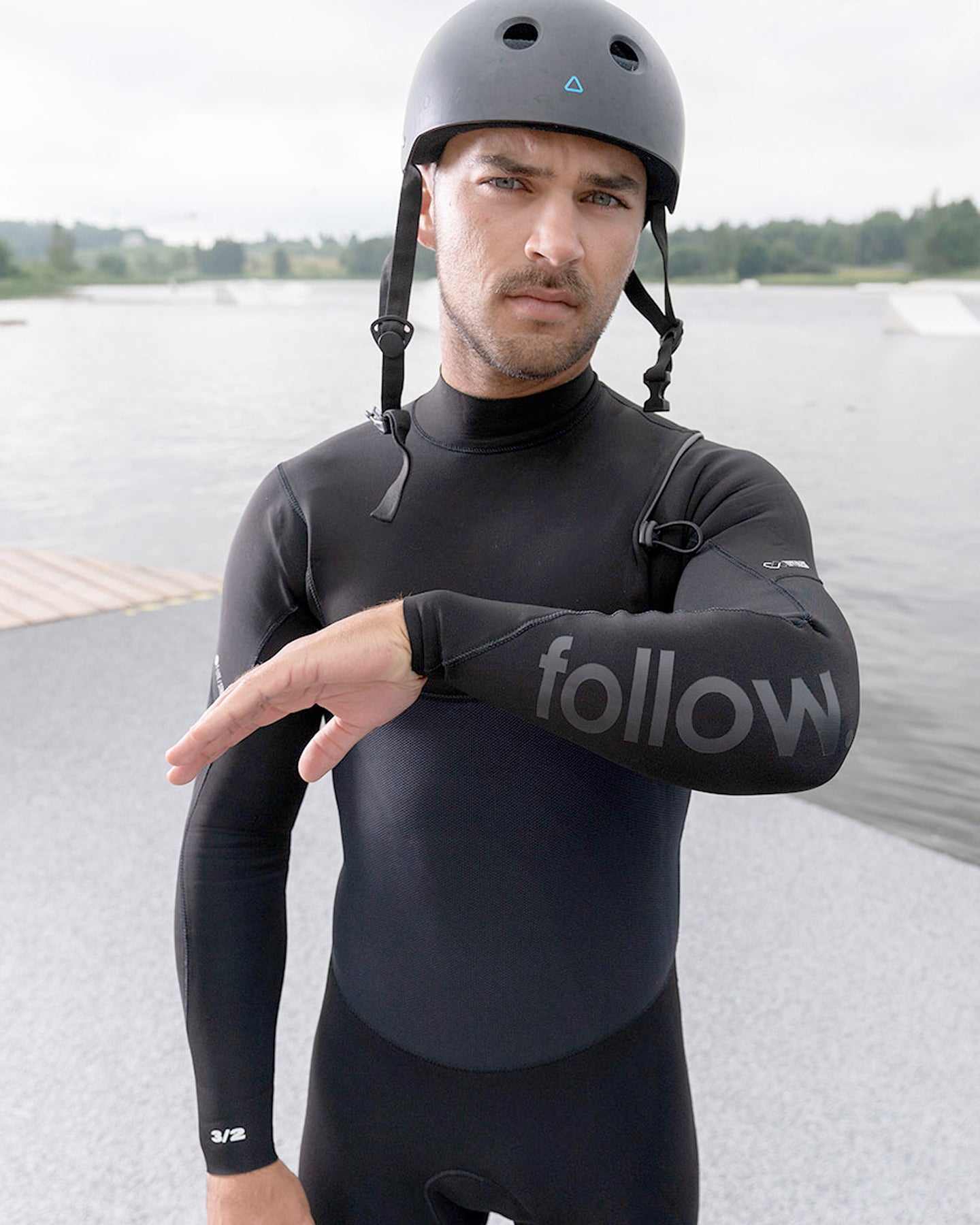 Follow Pro 3/2mm Sealed Steamer - Black - Lifestyle 1